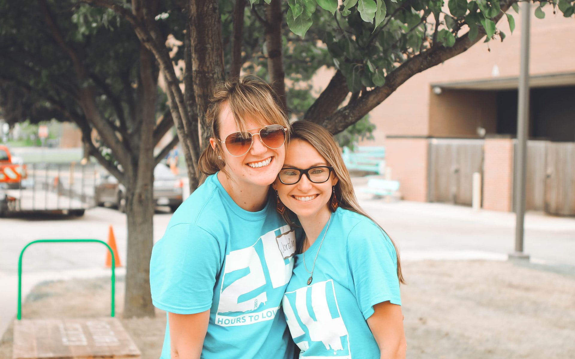 two co-workers volunteering together